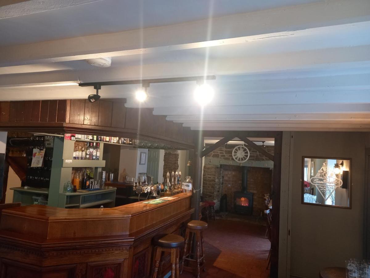 The Crown Inn Wentnor Exterior foto